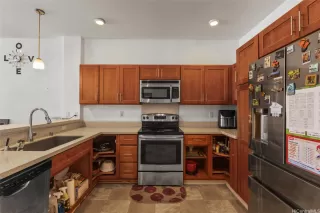 Photo #5: 202519430 Listing 