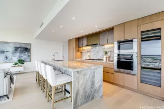 Photo #5: 202519432 Listing