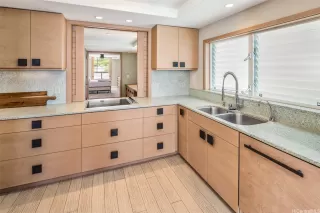 Photo #6: 202519492 Listing 