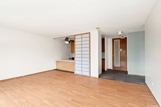 Photo #3: 202519529 Listing