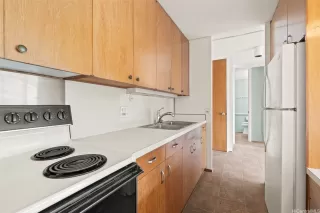 Photo #5: 202519529 Listing