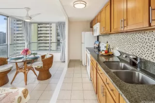 Photo #4: 202519536 Listing 