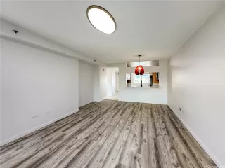 Photo #5: 202519561 Listing