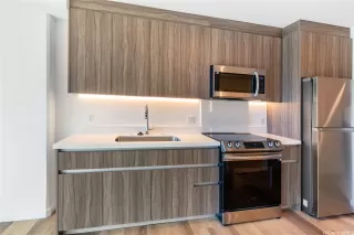 Photo #5: 202519578 Listing