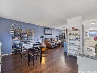 Photo #5: 202519579 Listing 