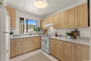 Photo #5: 202519585 Listing 