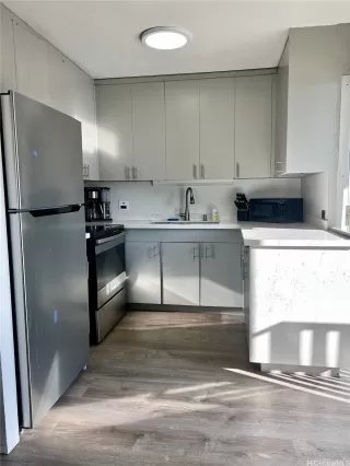 Photo #4: 202519613 Listing