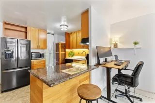 Photo #5: 202519634 Listing 