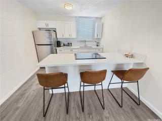 Photo #4: 202519664 Listing