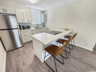 Photo #5: 202519664 Listing