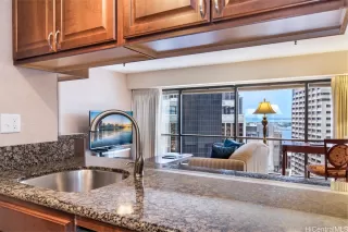 Photo #6: 202519678 Listing