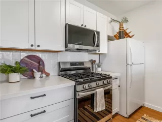 Photo #3: 202519693 Listing