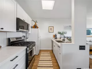 Photo #6: 202519693 Listing