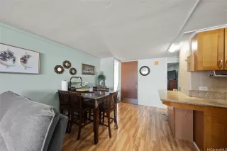 Photo #4: 202519785 Listing 