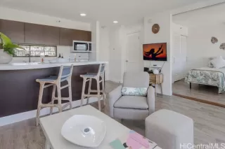 Photo #3: 202519814 Listing 