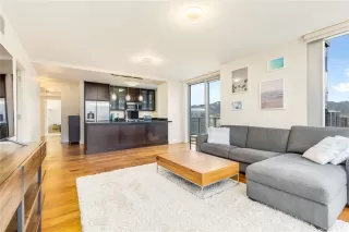 Photo #3: 202519822 Listing