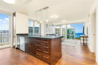 Photo #4: 202519822 Listing