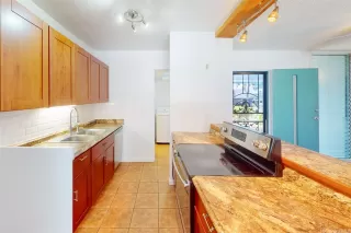 Photo #5: 202519833 Listing