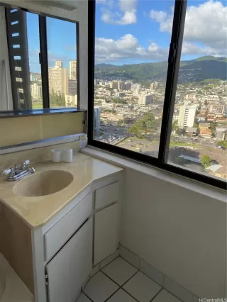 Photo #3: 202519893 Listing