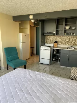 Photo #3: 202519898 Listing