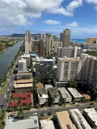 Photo #4: 202519898 Listing