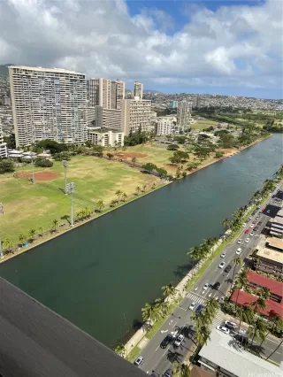 Photo #5: 202519898 Listing