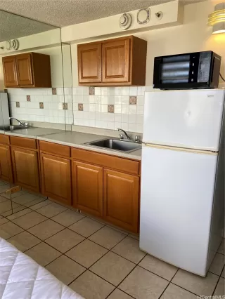 Photo #6: 202519898 Listing