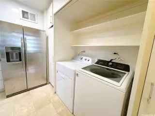 Photo #6: 202519910 Listing