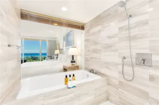 Photo #6: 202519945 Listing