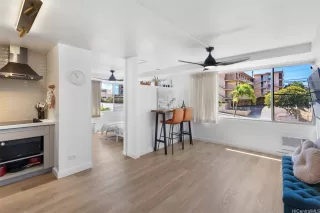 Photo #3: 202519991 Listing