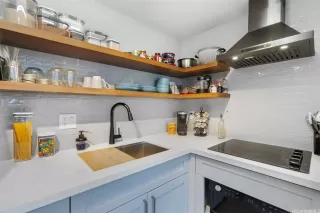 Photo #6: 202519991 Listing