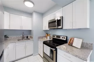 Photo #5: 202520045 Listing