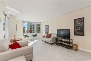 Photo #4: 202520047 Listing 