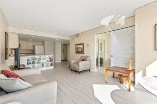 Photo #6: 202520047 Listing 