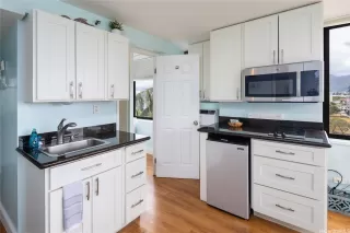 Photo #3: 202520066 Listing