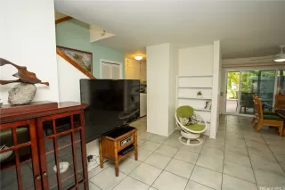 Photo #4: 202520085 Listing