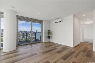 Photo #5: 202520163 Listing