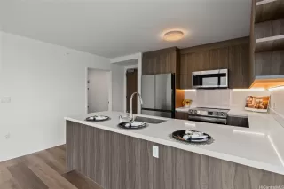 Photo #6: 202520163 Listing