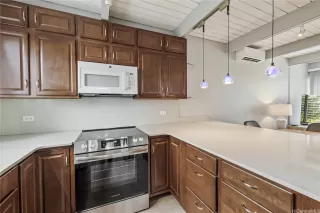 Photo #4: 202520190 Listing 