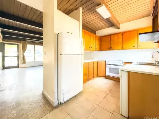 Photo #2: 202520217 Listing 