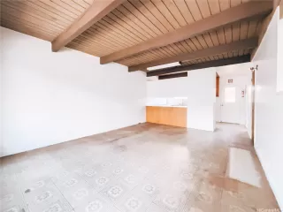 Photo #6: 202520217 Listing 