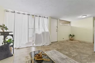 Photo #4: 202520223 Listing