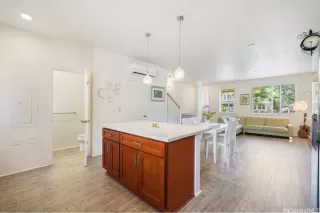 Photo #3: 202520237 Listing 