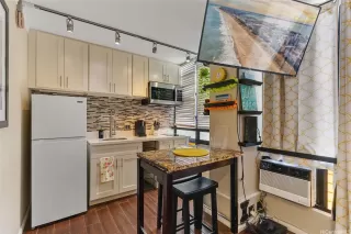 Photo #3: 202520254 Listing 