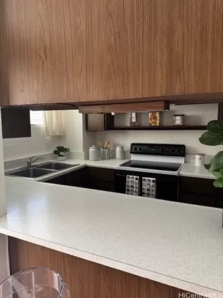 Photo #6: 202520315 Listing