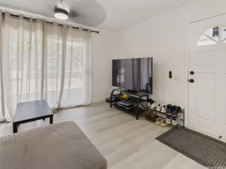 Photo #4: 202520356 Listing 