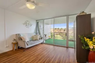 Photo #5: 202520386 Listing 