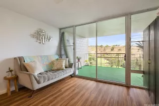 Photo #6: 202520386 Listing 