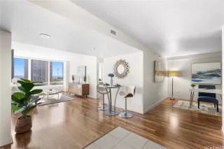 Photo #3: 202520396 Listing 