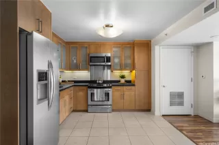 Photo #5: 202520396 Listing 